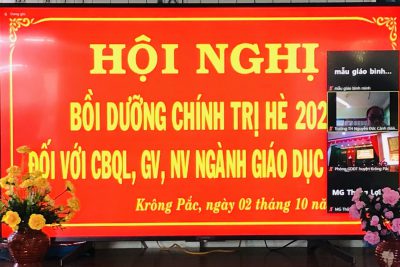 Tham gia bồi dưỡng chính trị hè năm học 2021-2022